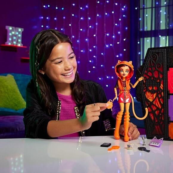 Monster High Skulltimate Secrets Neon Frights Doll & Accessories, Toralei Stripe - Picture 3 of 8